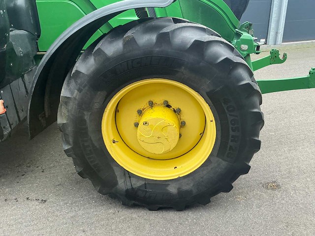 2016 john deere 6155r vierwielaangedreven landbouwtractor - afbeelding 24 van  52