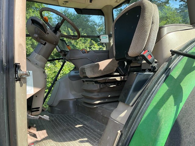 2016 john deere 6155r vierwielaangedreven landbouwtractor - afbeelding 8 van  30