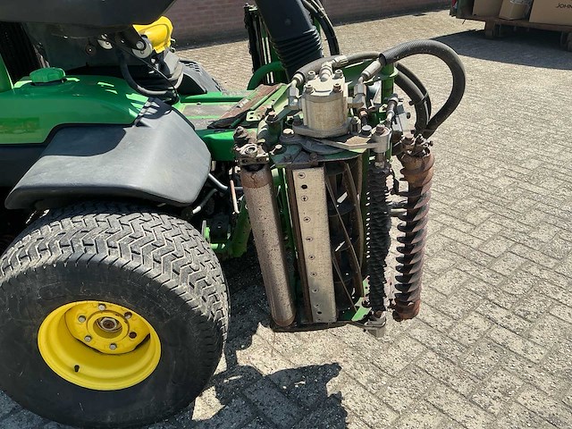 2016 john deere 8700a precisioncut fairwaymaaier - afbeelding 1 van  9