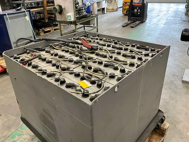 2016 jungheinrich 80v 6 pzs 930 heftruck accu - afbeelding 5 van  8