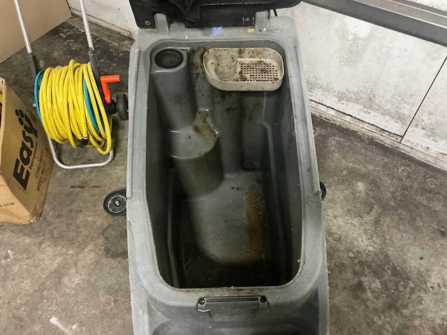 2016 kärcher b40 w bp schrob / zuigmachine - afbeelding 7 van  8