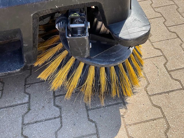 2016 kärcher professional km105/100r zit / veeg / zuigmachine - afbeelding 16 van  16