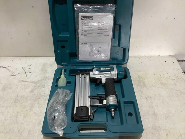 2016 makita af 505 pneumatische tacker - afbeelding 1 van  3