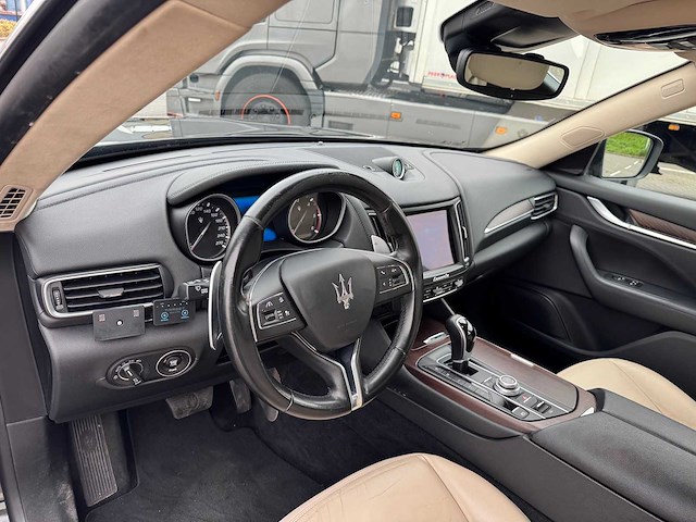 2016 maserati levante 3.0 v6 d awd; kh-906-l - afbeelding 27 van  38