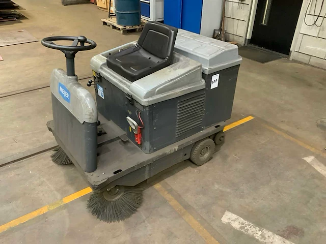 2016 meijer vr 950 zelfrijdende veegmachine - afbeelding 1 van  9