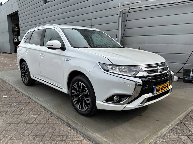 2016 mitsubishi outlander 2.0 phev premium personenauto - afbeelding 2 van  9