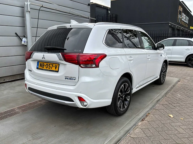 2016 mitsubishi outlander 2.0 phev premium personenauto - afbeelding 3 van  9