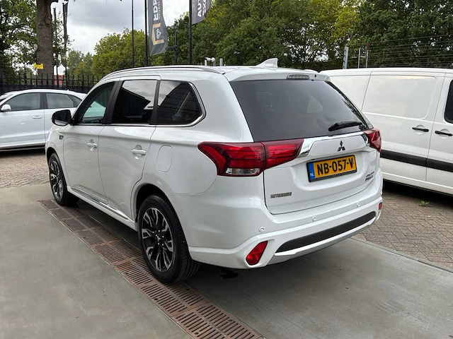2016 mitsubishi outlander 2.0 phev premium personenauto - afbeelding 4 van  9
