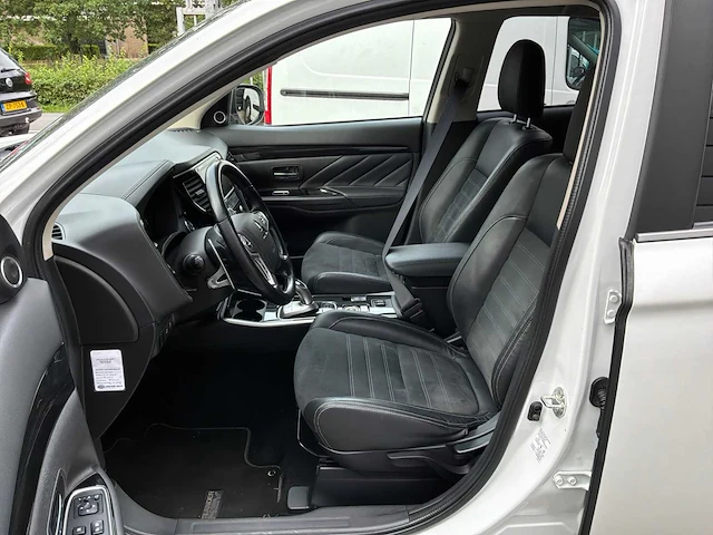 2016 mitsubishi outlander 2.0 phev premium personenauto - afbeelding 6 van  9