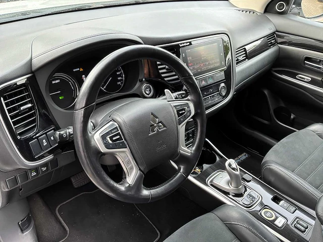 2016 mitsubishi outlander 2.0 phev premium personenauto - afbeelding 7 van  9