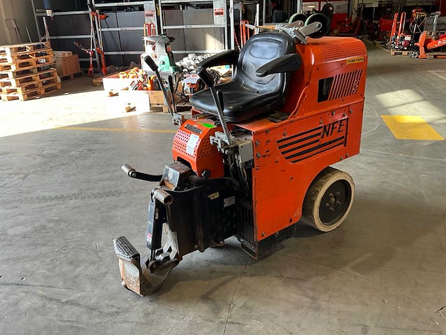 2016 national flooring equipment 5700 bol opzit accu tapijt / vloerstripper - afbeelding 1 van  16