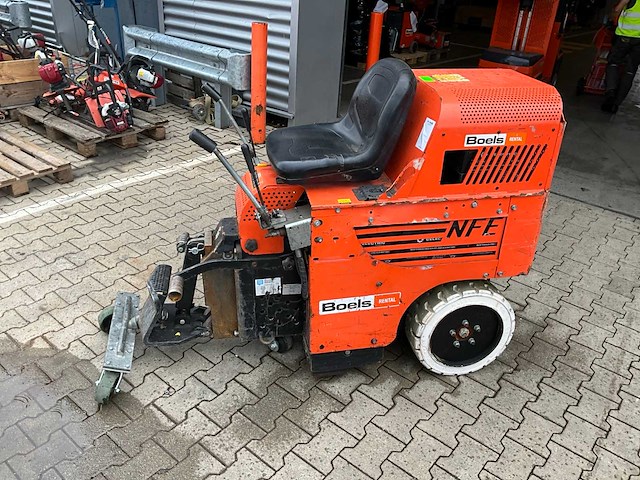 2016 national flooring equipment 5700 bol opzit accu tapijt / vloerstripper - afbeelding 12 van  21