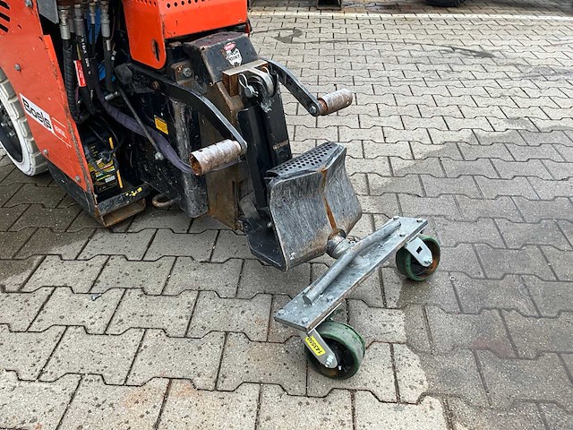 2016 national flooring equipment 5700 bol opzit accu tapijt / vloerstripper - afbeelding 19 van  21
