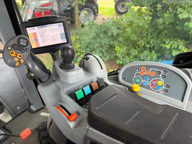 2016 new holland t6090 pc vierwielaangedreven landbouwtractor - afbeelding 2 van  11
