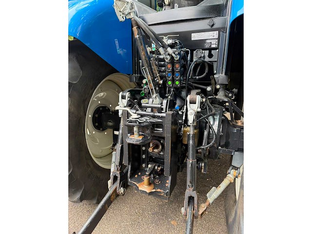 2016 new holland t6090 pc vierwielaangedreven landbouwtractor - afbeelding 7 van  11