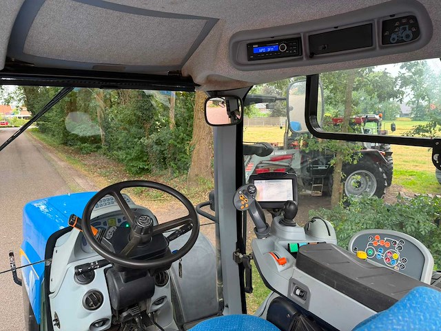2016 new holland t6090 pc vierwielaangedreven landbouwtractor - afbeelding 8 van  11