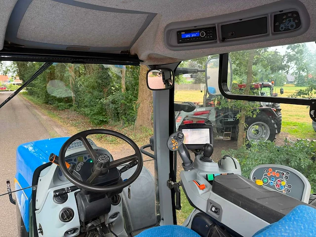 2016 new holland t6090 pc vierwielaangedreven landbouwtractor - afbeelding 8 van  11