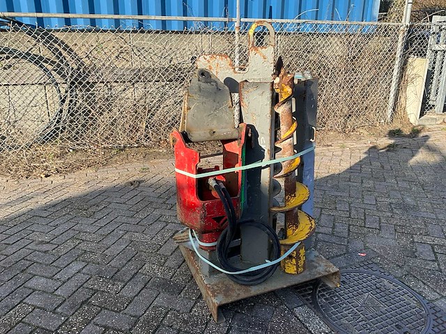 2016 rabaud 70686d grondboor voor graafmachine - afbeelding 1 van  10