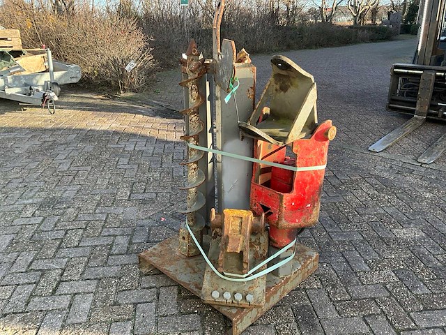 2016 rabaud 70686d grondboor voor graafmachine - afbeelding 3 van  10