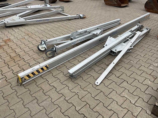 2016 reid lifting limited porta gantry agf-1000m aluminium portaalkraan - afbeelding 1 van  9