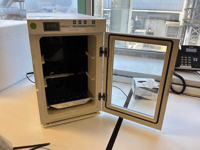 2016 thermo scientific heratherm imc 18 laboratoriumincubator - afbeelding 3 van  6