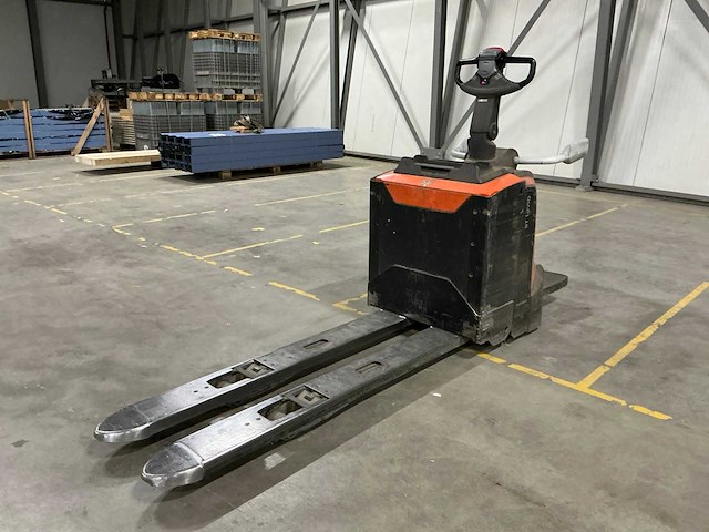 2016 toyota lpe200 elektrische palletwagen met platform - afbeelding 1 van  13