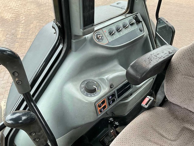 2016 valtra a93 h vierwielaangedreven landbouwtractor - afbeelding 4 van  26