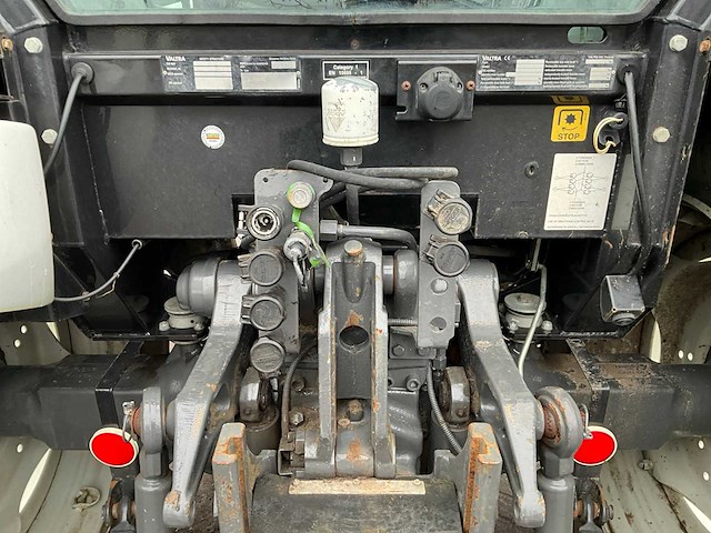 2016 valtra a93 h vierwielaangedreven landbouwtractor - afbeelding 9 van  26