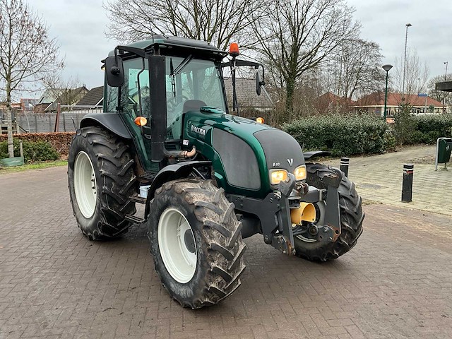 2016 valtra a93 h vierwielaangedreven landbouwtractor - afbeelding 1 van  26