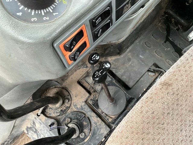 2016 valtra a93 h vierwielaangedreven landbouwtractor - afbeelding 5 van  26