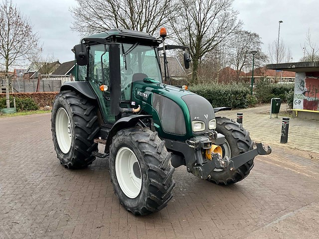 2016 valtra a93 h vierwielaangedreven landbouwtractor - afbeelding 1 van  26