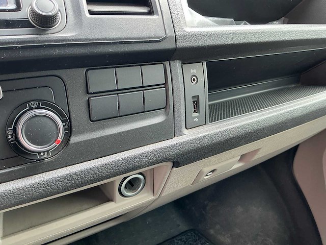 2016 volkswagen transporter 2.0 tdi l2h1 bedrijfswagen - afbeelding 15 van  35