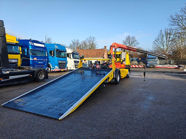 2016 volvo fe320 oprijwagen met autolaadkraan - afbeelding 4 van  43