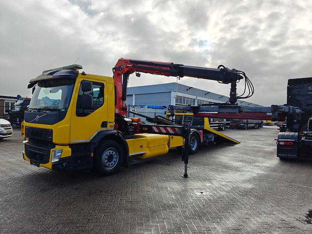 2016 volvo fe320 oprijwagen met autolaadkraan - afbeelding 1 van  43