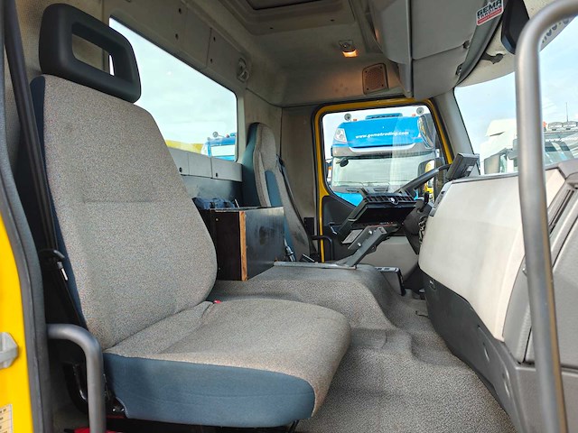 2016 volvo fe320 oprijwagen met autolaadkraan - afbeelding 19 van  43