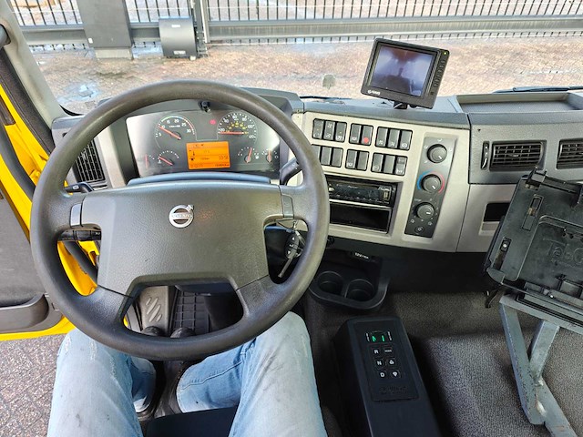 2016 volvo fe320 oprijwagen met autolaadkraan - afbeelding 20 van  43