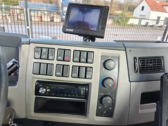 2016 volvo fe320 oprijwagen met autolaadkraan - afbeelding 22 van  43