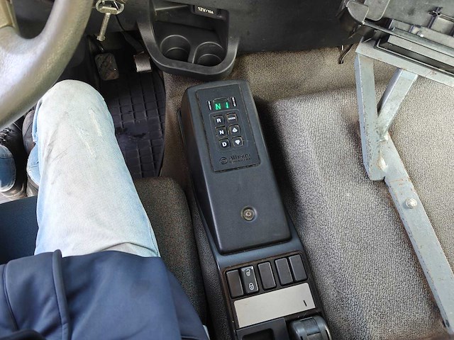 2016 volvo fe320 oprijwagen met autolaadkraan - afbeelding 27 van  43