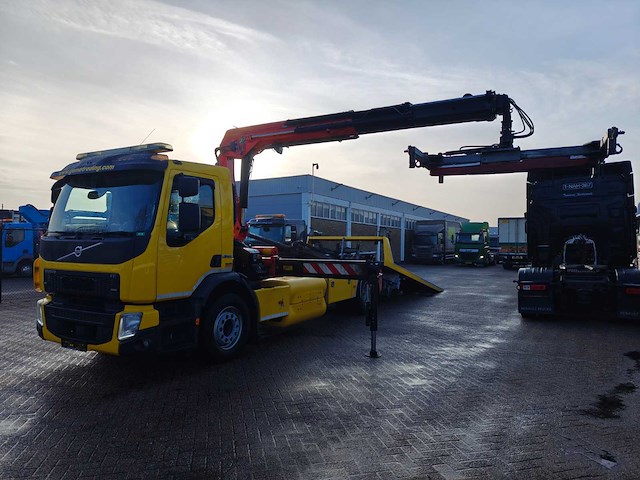 2016 volvo fe320 oprijwagen met autolaadkraan - afbeelding 40 van  43