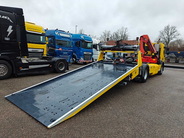2016 volvo fe320 oprijwagen met autolaadkraan - afbeelding 42 van  43