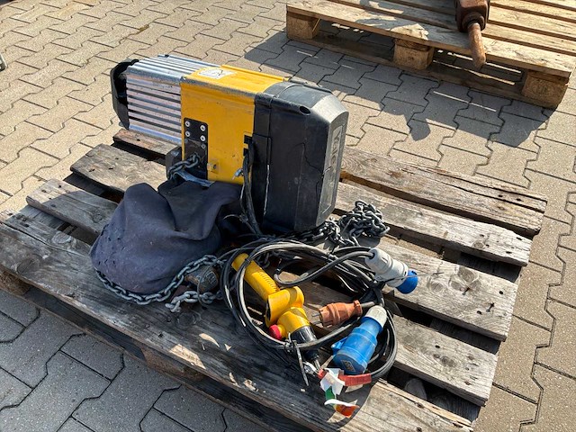 2016 yale cpvf 10-4/1 elektrische kettingtakel - afbeelding 1 van  7