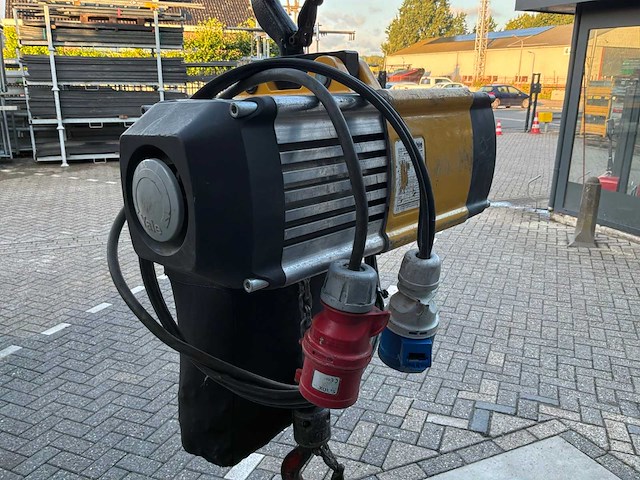 2016 yale cpvf 10-8 elektrische kettingtakel 1000kg - afbeelding 3 van  5