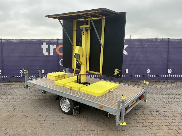 2017 - hapert tekstkar led scherm - aanhangwagen - afbeelding 1 van  4