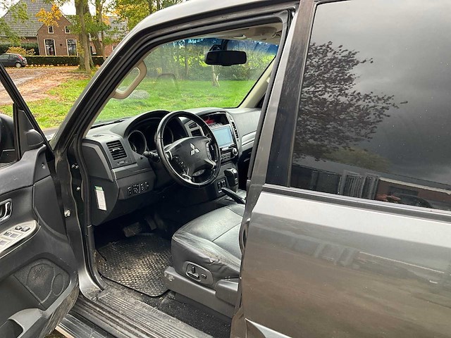 2017 - mitsubishi - pajero - bedrijfswagen - afbeelding 30 van  48