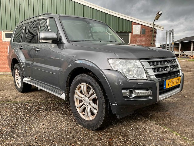 2017 - mitsubishi - pajero - bedrijfswagen - afbeelding 23 van  48