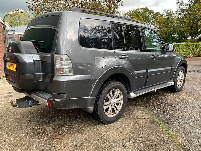 2017 - mitsubishi - pajero - bedrijfswagen - afbeelding 34 van  35