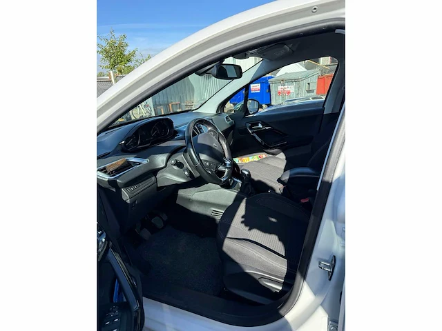 2017 - peugeot - 208 - 1.2 puretech allure rf-672-x iaw - afbeelding 4 van  8