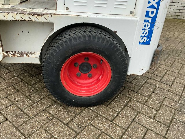 2017 100 knikmops - afbeelding 11 van  20