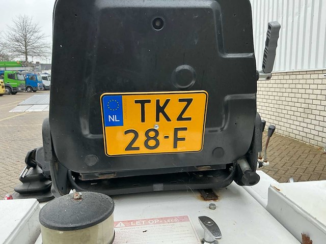 2017 100 knikmops - afbeelding 12 van  20