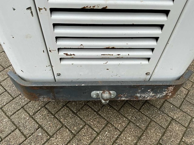 2017 100 knikmops - afbeelding 13 van  20